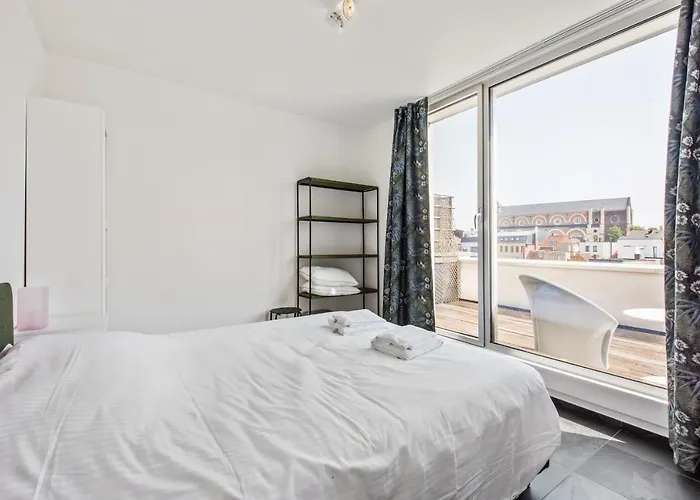 Classy In Center With Large Balcony