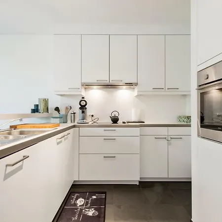 Classy In Center With Large Balcony Gent