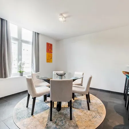 Classy In Center With Large Balcony Gent