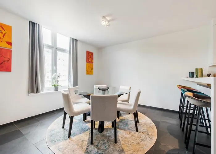 Classy In Center With Large Balcony Gent